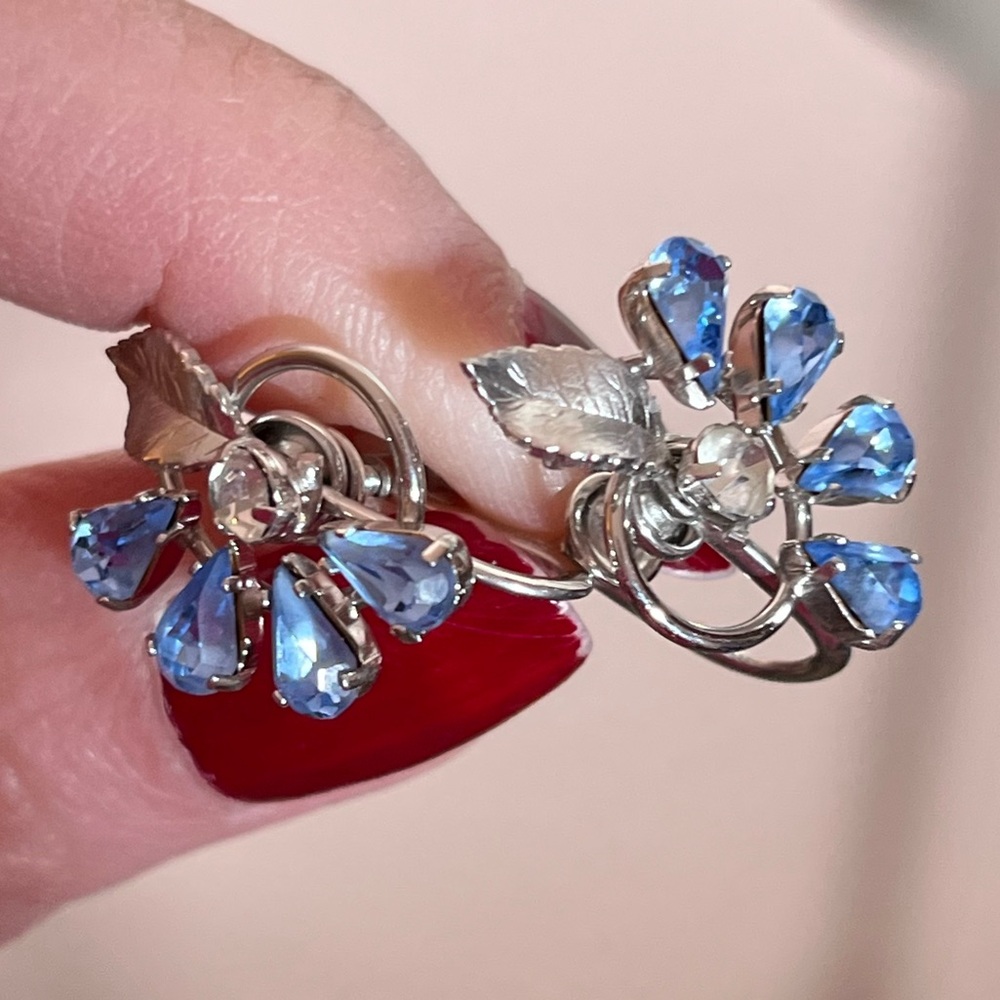 Vintage 1940's 50's retro Krementz Pale Blue Silver Art Deco Screw Back earrings